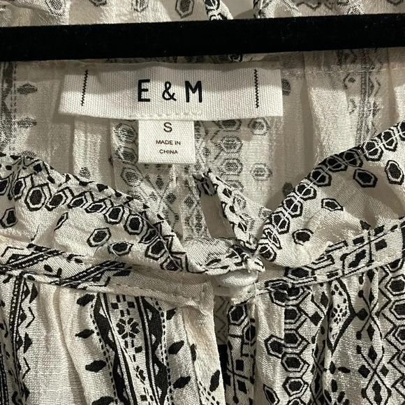 NWT E&M Black and White Print High Neck with Butterfly Sleeves SMALL - Picture 2 of 6